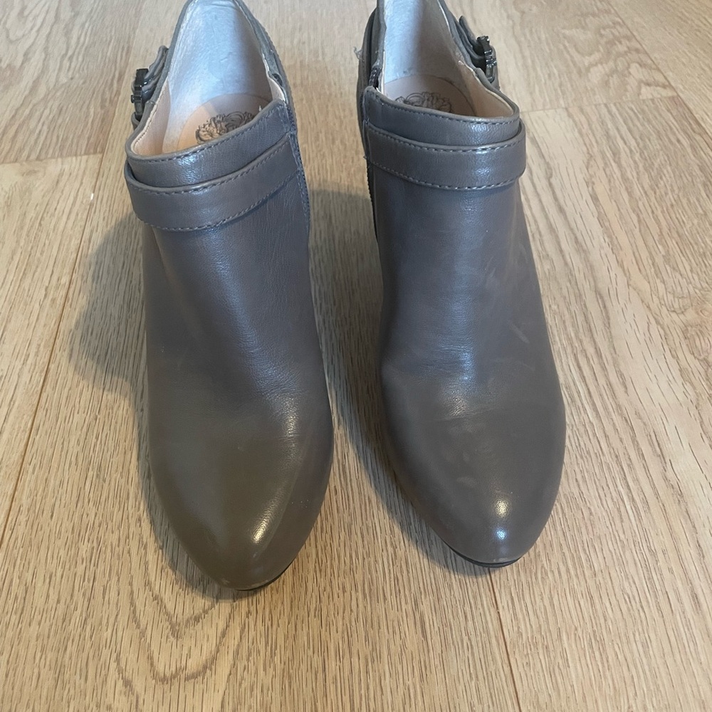 Women's Vince Camuto Grey Leather and Suede Ankle Booties Size 6.5